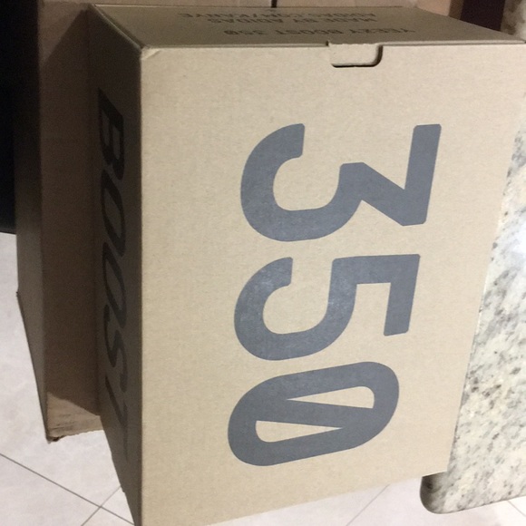 **SOLD**Yeezy V2 static reflective limited edition - Picture 7 of 8